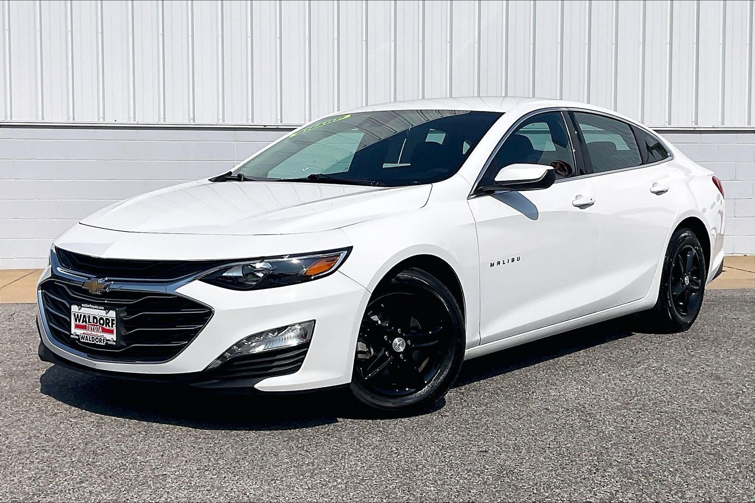 Used 2024 Chevrolet Malibu LT FWD image 2
