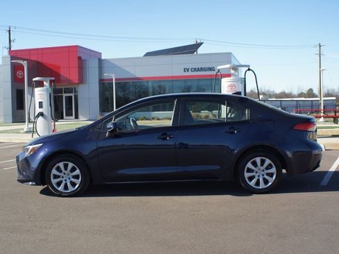 Used 2025 Toyota Corolla LE image 11