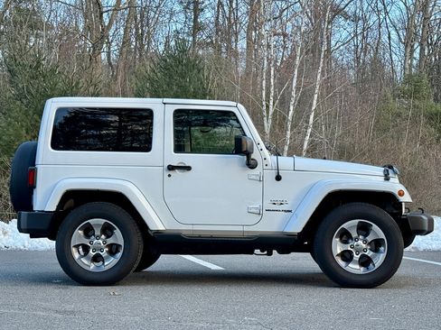 Used 2018 Jeep Wrangler Sahara w/ Connectivity Group image 4