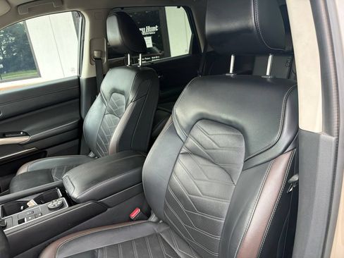 Used 2024 Nissan Pathfinder Platinum w/ Cargo Package AWD/4WD image 3
