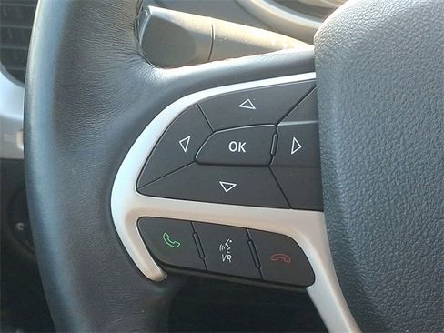 Used 2017 Jeep Cherokee Overland w/ Technology Group image 22