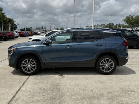 Used 2024 GMC Terrain SLT AWD/4WD image 8