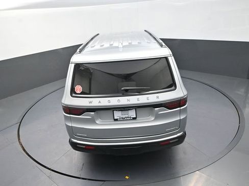 Used 2023 Jeep Wagoneer L Series III w/ Preferred Equipment Group image 16