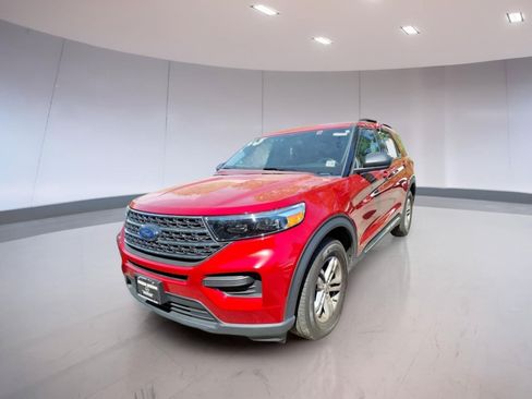 Used 2023 Ford Explorer XLT AWD/4WD image 2