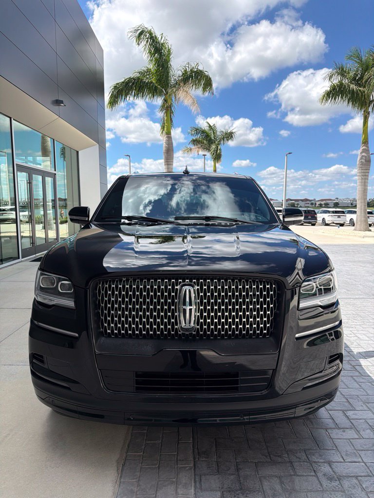 Used 2024 Lincoln Navigator Reserve AWD/4WD image 6