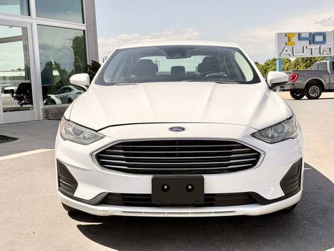 Used 2019 Ford Fusion SE FWD image 2