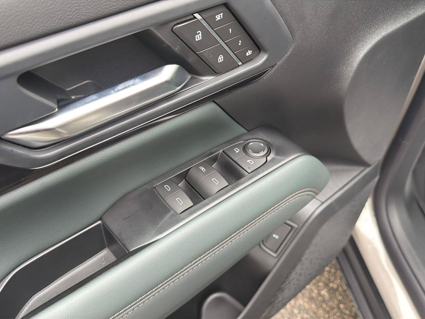 New 2027 GMC Terrain AT4 w/ Convenience Package III AWD/4WD image 11