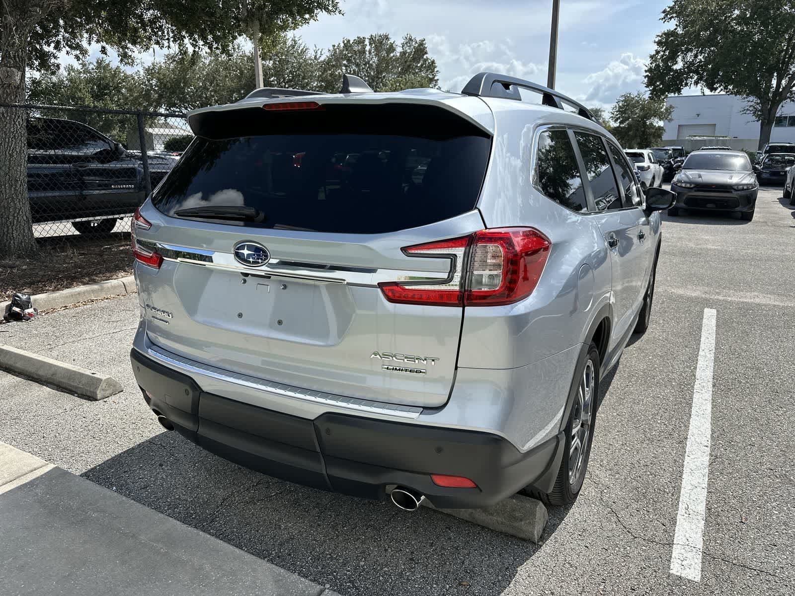 Used 2025 Subaru Ascent Limited AWD/4WD image 8