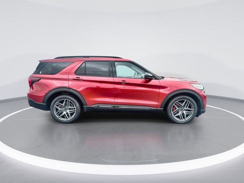 Used 2025 Ford Explorer ST AWD/4WD image 9