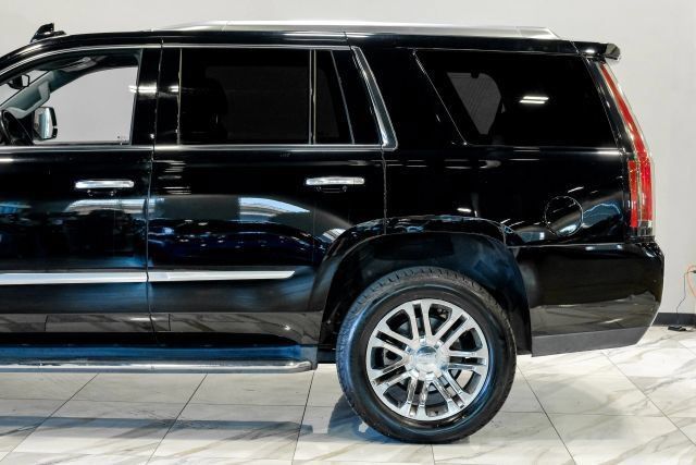 Used 2020 Cadillac Escalade 2WD image 18