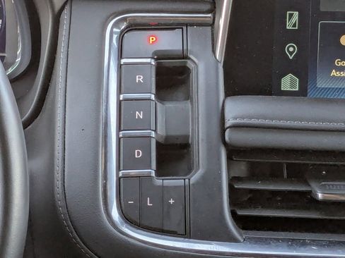 Used 2024 Chevrolet Suburban LT image 22