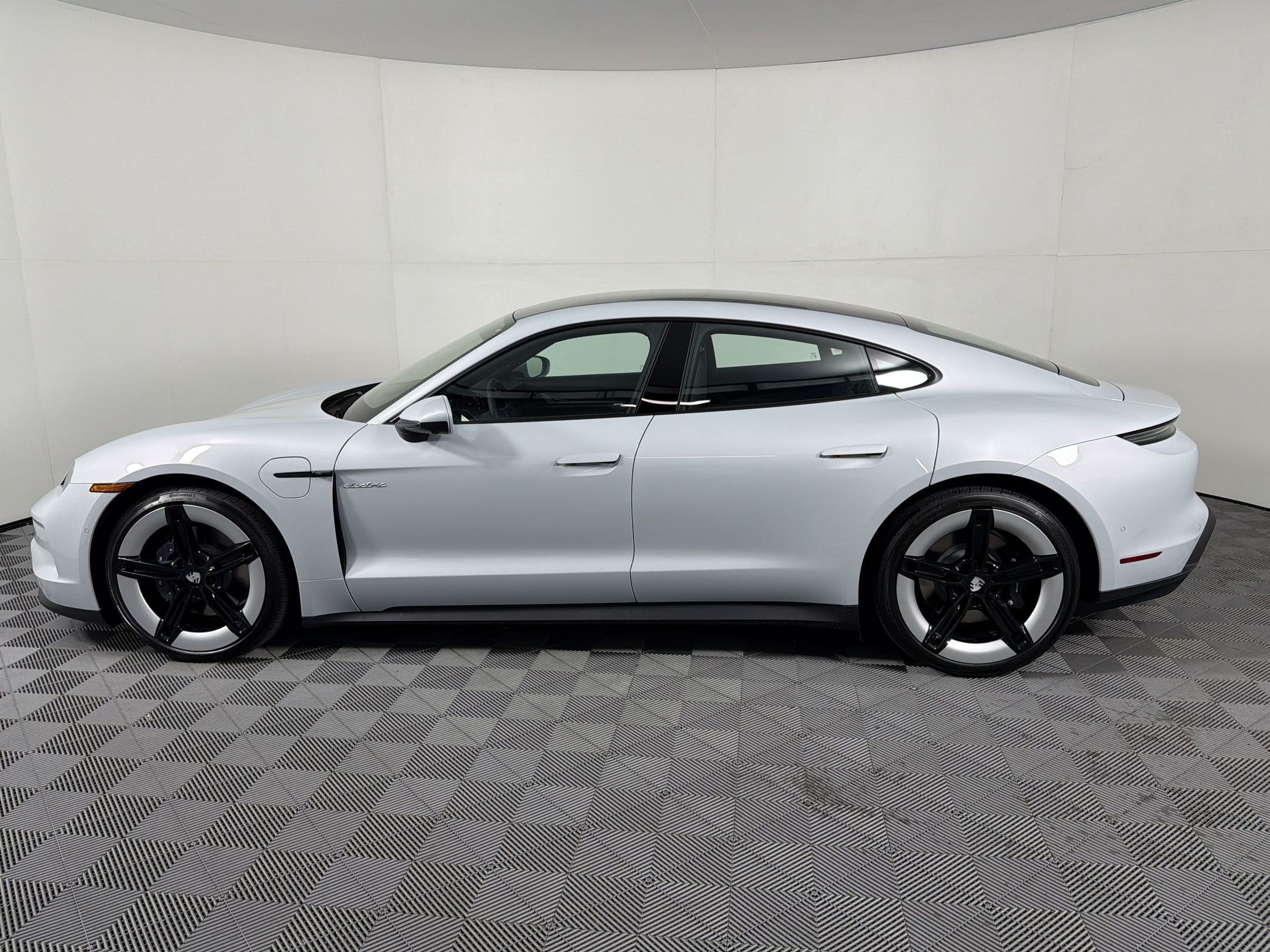 Used 2026 Porsche Taycan AWD/4WD image 2
