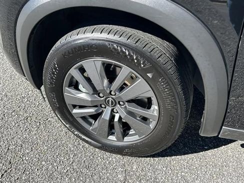Used 2025 Nissan Pathfinder SV FWD image 24