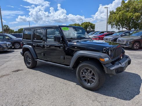 Used 2024 Jeep Wrangler Unlimited Sport AWD/4WD image 2