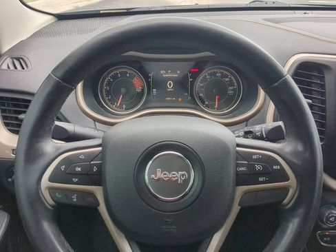 Used 2017 Jeep Cherokee Latitude w/ Comfort/Convenience Group FWD image 29