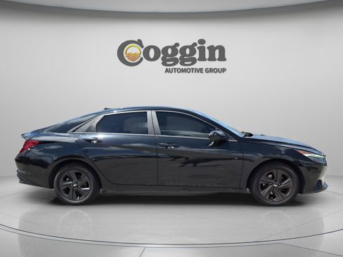 Used 2021 Hyundai Elantra SEL FWD image 7