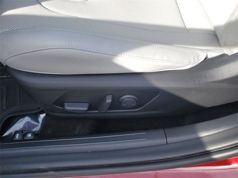 Used 2023 Hyundai Elantra Limited image 19