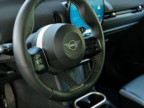 Used 2025 MINI Cooper S FWD image 18