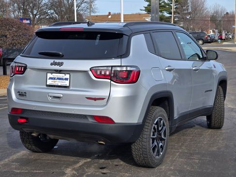 Used 2025 Jeep Compass Trailhawk image 12