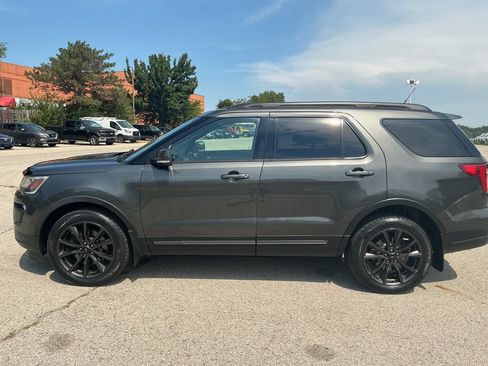 Used 2019 Ford Explorer XLT w/ Equipment Group 202A AWD/4WD image 2