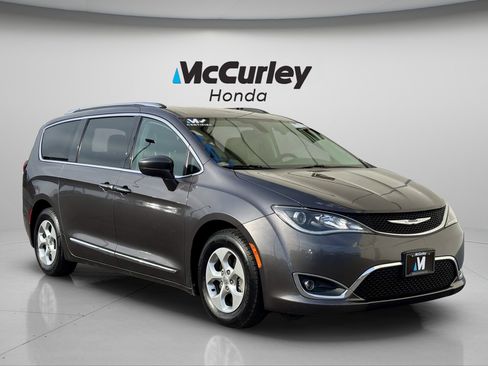 Used 2017 Chrysler Pacifica Touring-L Plus image 1