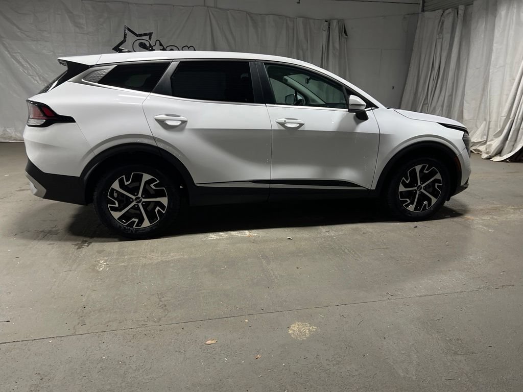 Used 2024 Kia Sportage EX FWD image 8