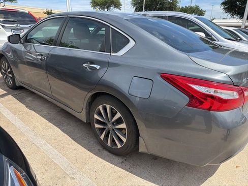Used 2016 Nissan Altima 2.5 SV w/ Convenience Package FWD image 4