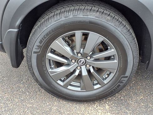 Used 2022 Nissan Pathfinder SV w/ SV Black Package image 9