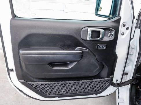 Certified 2023 Jeep Gladiator Sport image 22