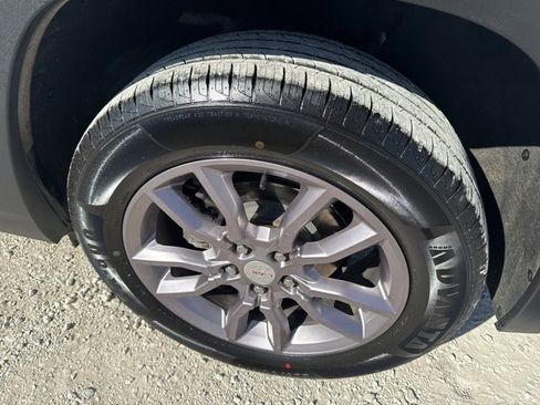 Used 2023 GMC Terrain SLT image 27