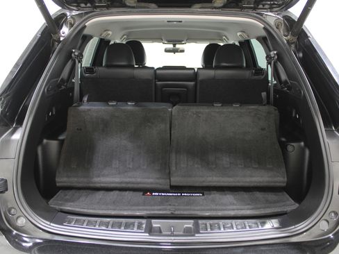 Used 2022 Mitsubishi Outlander SE image 25