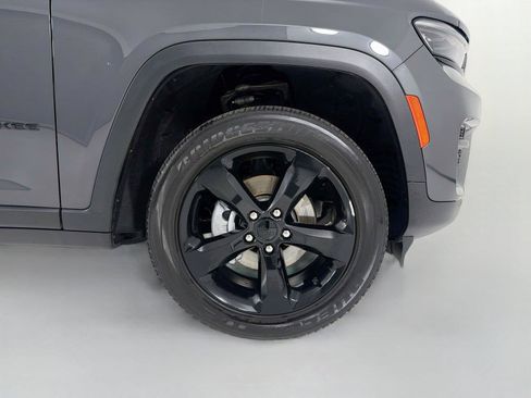 Used 2022 Jeep Grand Cherokee Altitude AWD/4WD image 26