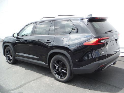 Used 2024 Toyota Grand Highlander AWD image 11