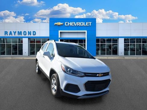 Used 2019 Chevrolet Trax LT w/ LT Convenience Package AWD/4WD image 9