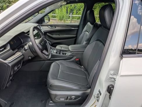 New 2026 Jeep Grand Cherokee Limited AWD/4WD image 9