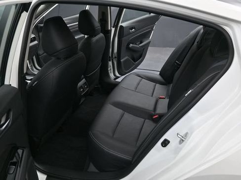 Used 2023 Nissan Altima 2.5 SL AWD/4WD image 9