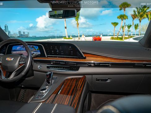 Used 2023 Cadillac Escalade ESV Luxury image 8