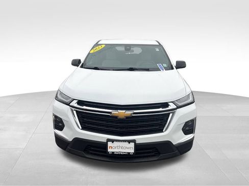Used 2023 Chevrolet Traverse LS image 3