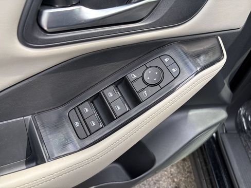 Used 2025 Nissan Rogue SV FWD image 18