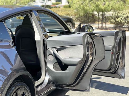 Used 2025 Tesla Model Y Long Range AWD/4WD image 63