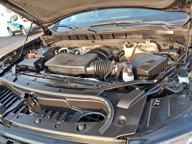 Certified 2023 Chevrolet Suburban Z71 w/ Luxury Package AWD/4WD image 31
