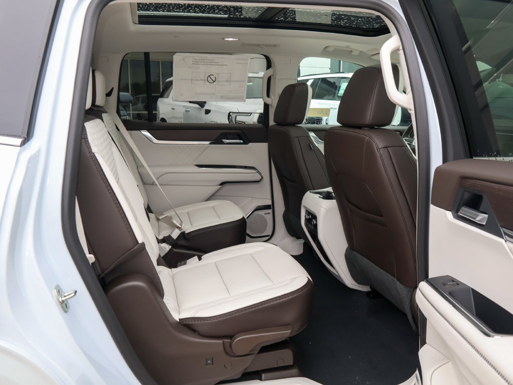 New 2027 GMC Acadia Denali w/ Denali Reserve Package FWD image 37
