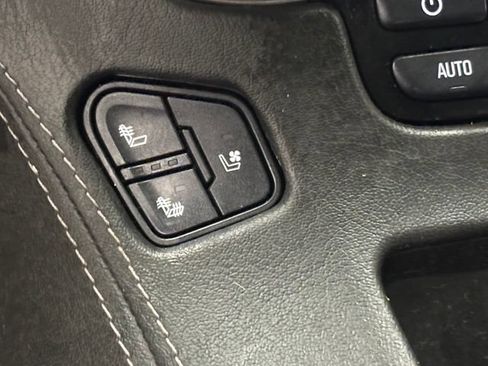 Used 2020 GMC Yukon XL SLT w/ Premium Edition AWD/4WD image 44