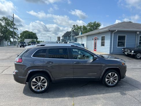 Used 2019 Jeep Cherokee Overland w/ Technology Group AWD/4WD image 8