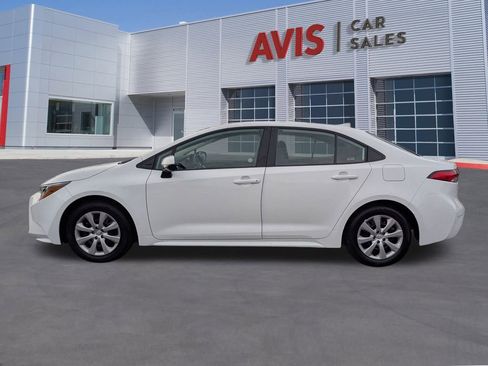 Used 2025 Toyota Corolla LE image 2