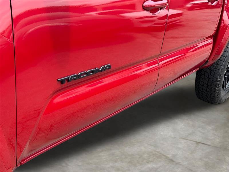 Used 2020 Toyota Tacoma SR5 AWD/4WD image 8