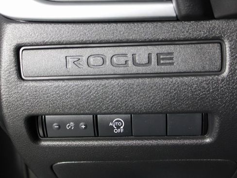 Used 2024 Nissan Rogue S image 20