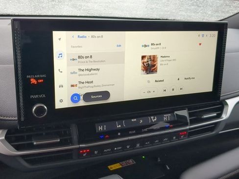 Used 2025 Toyota Sienna Platinum image 12