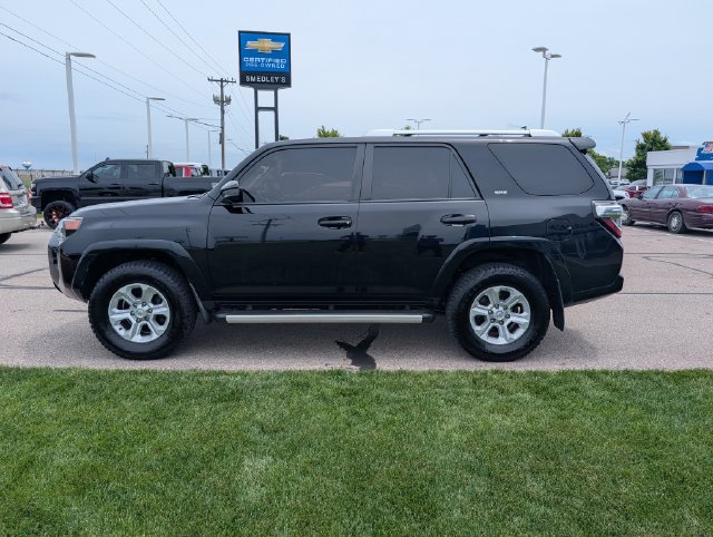 Used 2018 Toyota 4Runner SR5 AWD/4WD image 11