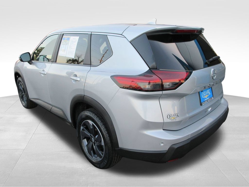 Used 2025 Nissan Rogue SV FWD image 3